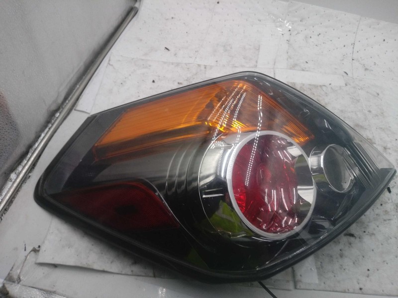 2009 Nissan Altima Right Silver Tail Light Assembly, Used, 86K Miles