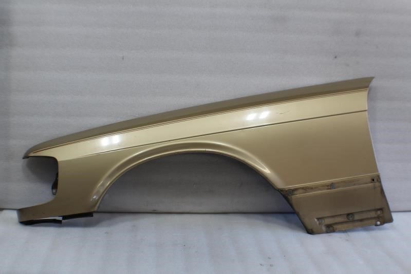 1982 MERCEDES 300SD W126 LEFT DRIVER SIDE FENDER GOLD
