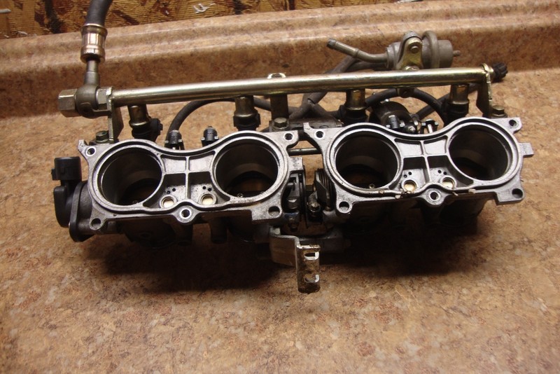 04 Honda CBR600F4 CBR 600 F4 CBR600 Throttle Body Fuel Gas Injection Injector M6