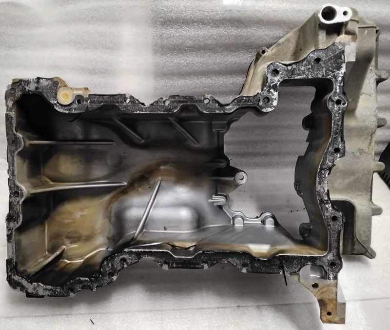2014-2018 Dodge Ram 1500 3.0L Diesel Upper Oil Pan w/ bolts 1047 68229372AA