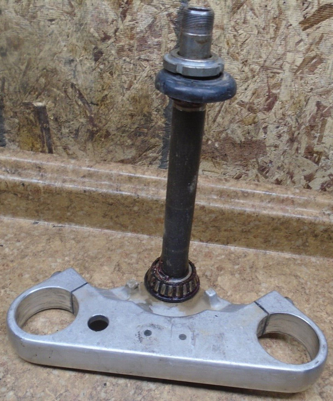 1998 Suzuki Marauder VZ800 Triple Tree Fork Clamp Mount Lower Bottom 98 VZ 800