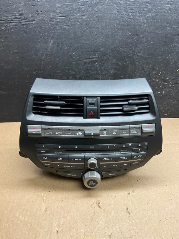2008 to 2012 Honda Accord Front Radio Control AM./FM CD Climate Control T4455 DG
