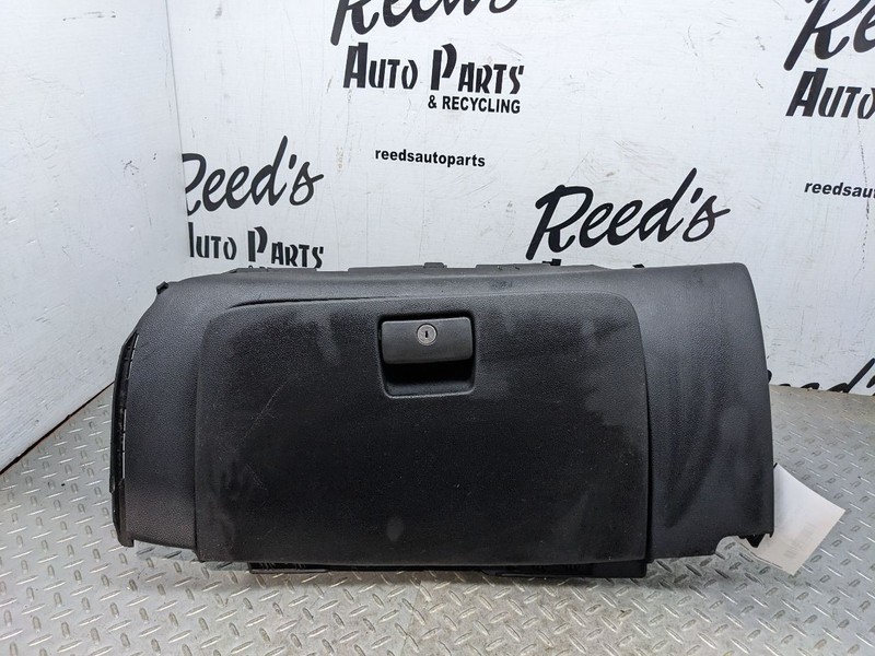 2015 - 2020 CHEVROLET SUBURBAN DASH GLOVE BOX STORAGE COMPARTMENT OEM BLA1161437