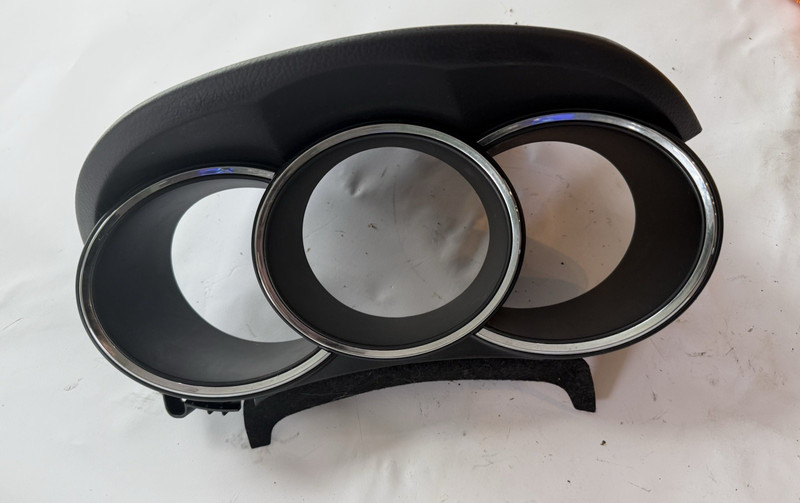 2011 - 2013 Kia Sorento Instrument Cluster Surround Trim Bezel OEM 84831-2P000