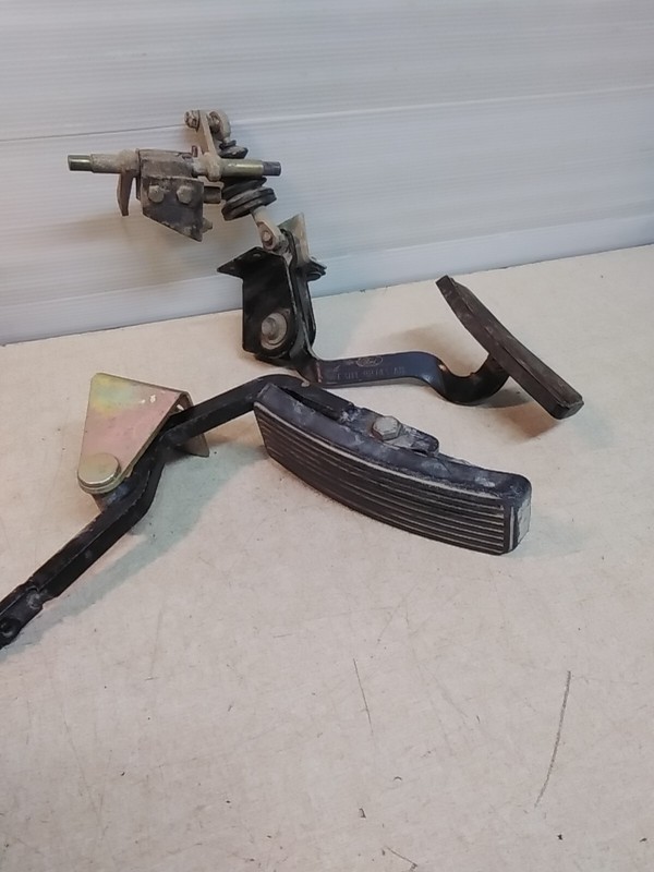 1996 Ford Falcon Street Sweeper Throttle Pedal Assembly F3HT-0B743-AB