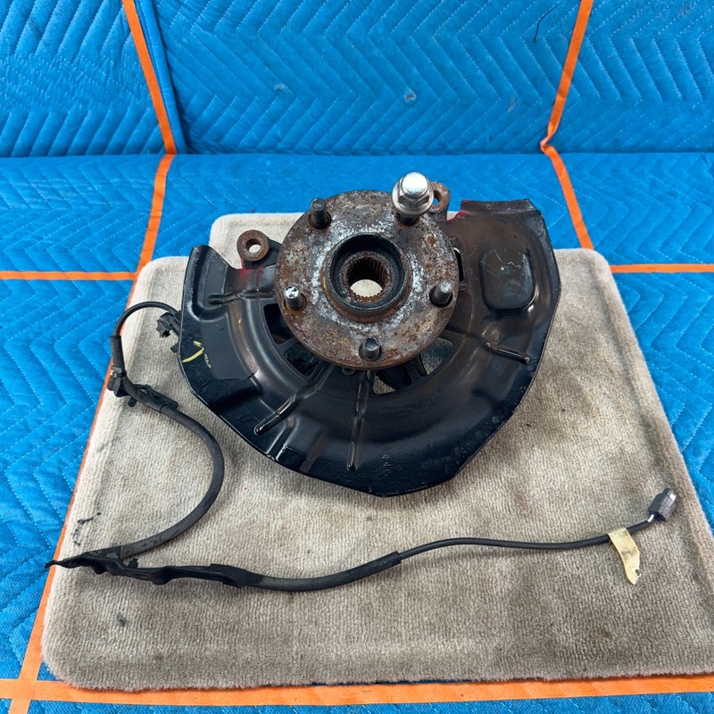 05-10 TOYOTA AVALON XL Front Passenger Right Spindle/Knuckle w/Hub OEM