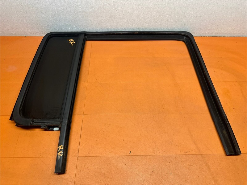 2007 - 17 Jeep JK Wrangler OEM Right Rear Door Vent Window Glass Seal 4DR RR