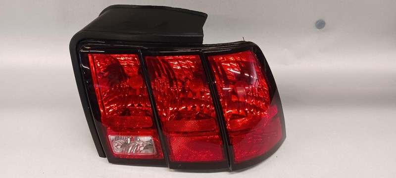 99-'04 FORD MUSTANG Right passenger Taillight OEM