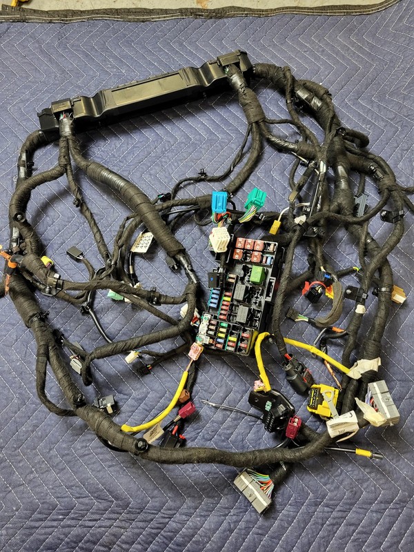 Used Oem Buick Engine Fuse Relay Junction Box & Wiring Harness 2021 Encore 1.4L