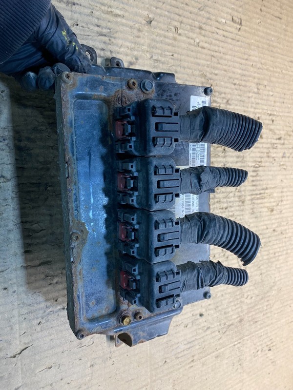 2010 Dodge Caravan Town & Country Engine Computer ECU OEM Y1479 DG