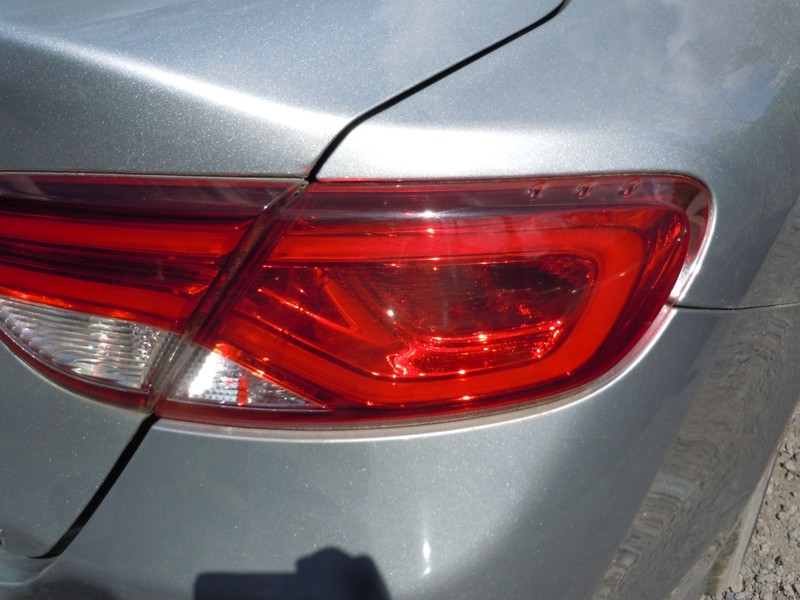 2015 2016 Chrysler 200 Sdn Quarter Panel Mounted Tail Light Passenger Right OEM