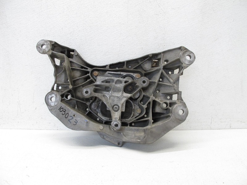 12-18 AUDI C7 A6 A7 A8 3.0 RS7 4.0 TRANSMISSION CROSSMEMBER MOUNT BRACKET 10302