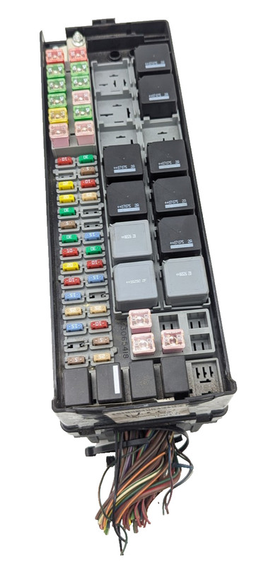 2007-2009 Land Rover LR3 Engine Bay Fuse Box YMB506140a OEM