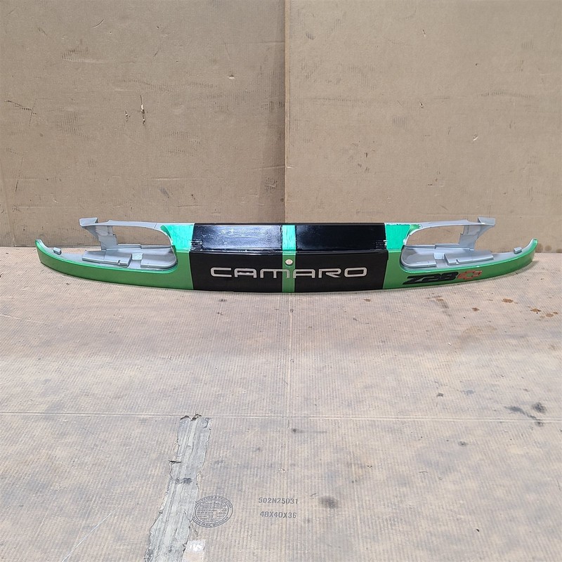 98-02 Camaro Z28 Rear Finish Tail Light Panel Filler Trim Aa7347