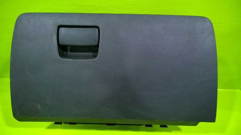 10 11 12 13 14 15 16 17 EQUINOX TERRAIN GLOVE BOX OEM 2715-77