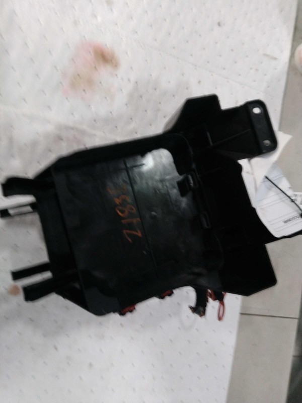 2018 AUDI Q7 Fuse Box OEM 8W0937124A Black Used 93K Miles Warranty