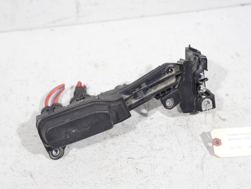 2017 - 2019 BMW 750i G12 BATTERY JUMP START POSITIVE TERMINAL POINT OEM 9339828