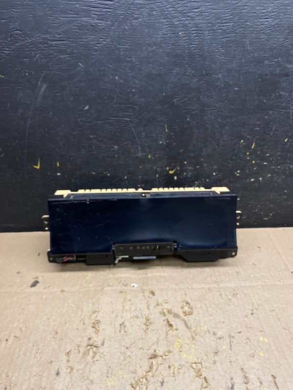 1996 to 1997 Ford Crown Victoria Speedometer Cluster Gauge U5634 DG