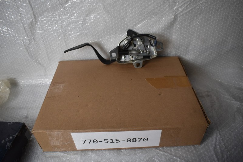 MASERATI QUATTROPORTE GRANTURISMO HOOD LATCH 2009-2011 OEM 067278100