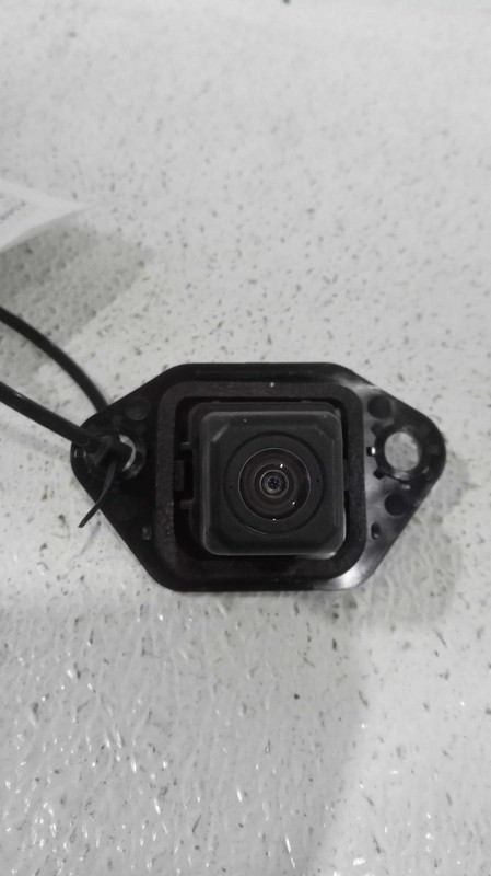 Used Park Assist Camera fits: 2015 Toyota Avalon rear view camera decklid mounte