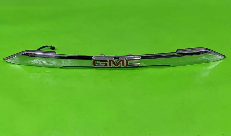 17 18 19 ACADIA LIFTGATE TAILFINISH PANEL W/CAMERA OEM 4546-48