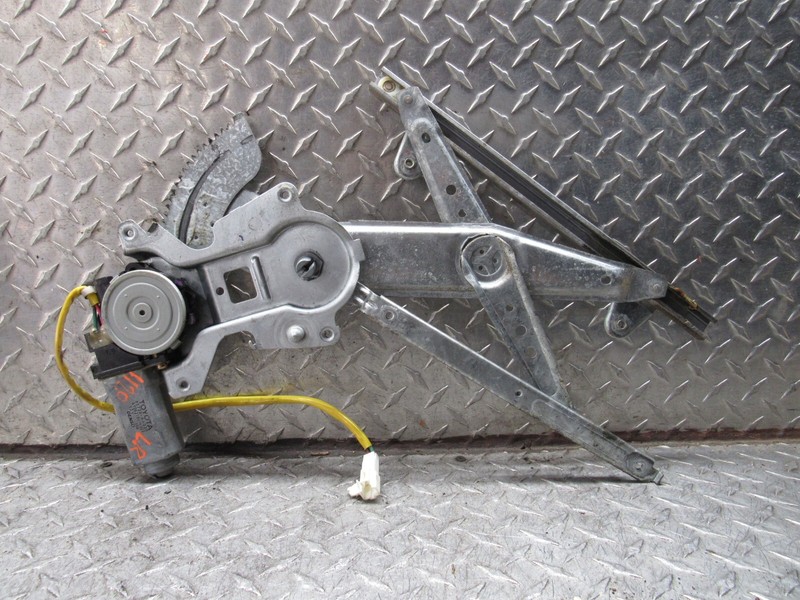 1997-2001 TOYOTA CAMRY LEFT DRIVER REAR DOOR WINDOW REGULATOR ASSY 85720-AA030