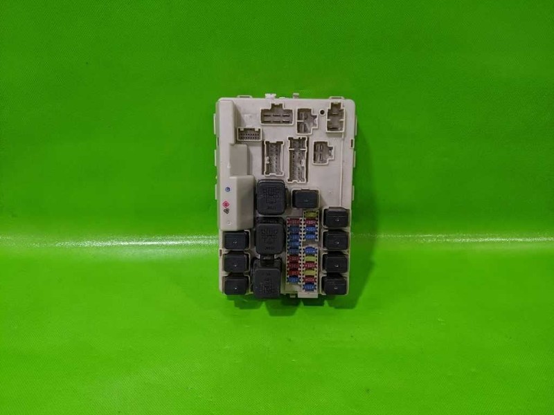 06 MAXIMA ENGINE FUSE BOX MODULE OEM 4261-21