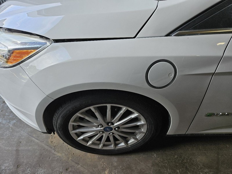 2012-2018 Ford Focus ELECTRIC EV Left Driver Fender Charging Port YZ Oxford Whit