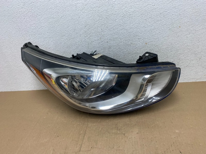 2013 to 2017 Hyundai Accent Right Passenger RH Side Headlight AE6749 DW