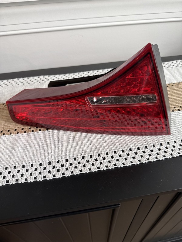 92403-4C 2013KIA OPTIMA REAR LEFT INNER OEM TAIL LIGHT (554)