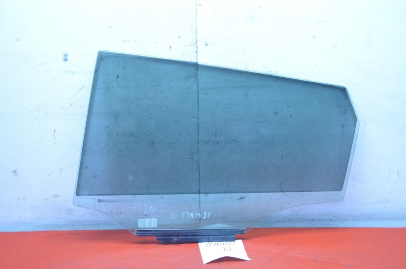 09-14 TOYOTA MATRIX REAR LEFT DRIVER SIDE DOOR WINDOW GLASS OEM