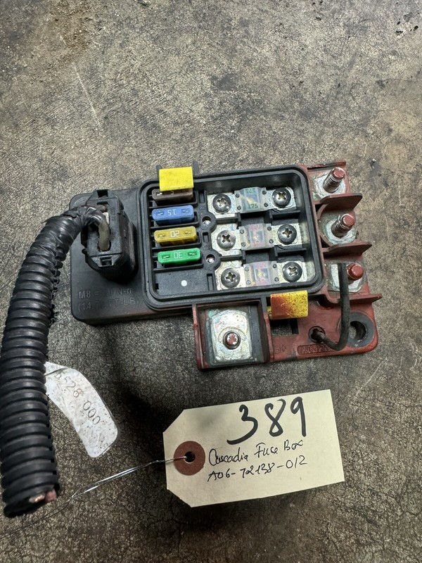 FREIGHTLINER Cascadia Fuse Box - P/N: A06-72138-012