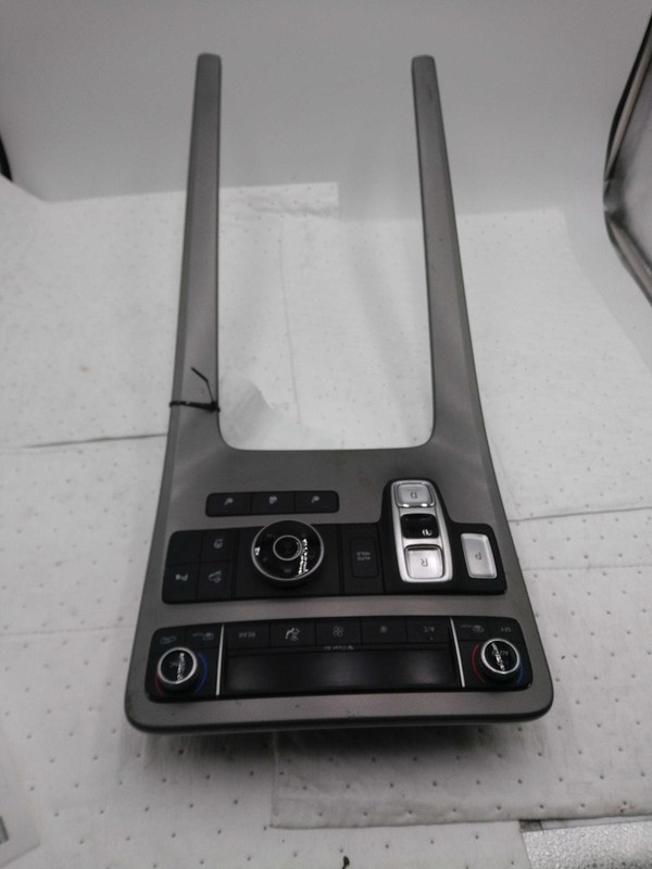 Hyundai Palisade 2020 138K mi. Front Temperature Control 97250S8660SSV 9400