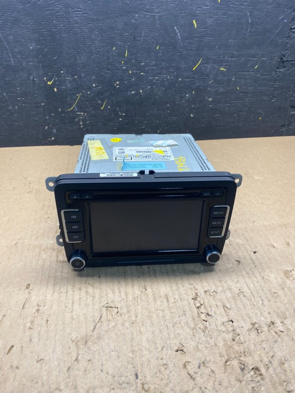 2010 to 2014 Volkswagen Passat Jetta Radio CD Player Screen Navigation T1455 DG