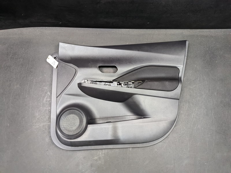 Front Right Door Trim Panel 2021 Nissan Kicks 80900-5RB0A 2018 2019 2020 2022