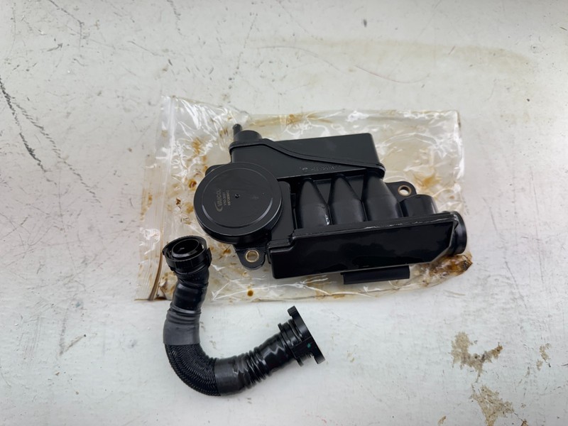 2007–2009 Audi Q7 / VW Touareg Oil Separator PCV Valve OEM 079103464D