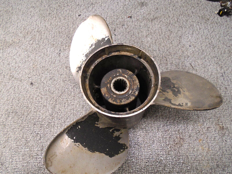 USED JOHNSON/EVINRUDE OMC STAINLESS PROPELLER 390822 L/H C/R 14 1/4 DIA X 21P