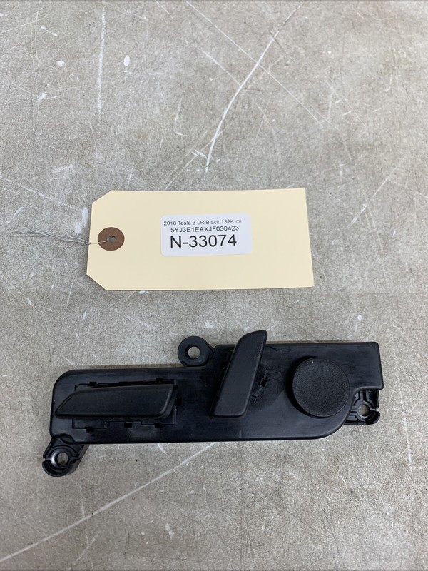 17-23 TESLA MODEL 3 FRONT LH SIDE SEAT ADJUSTMENT CONTROL SWITCH OEM 33074 B124