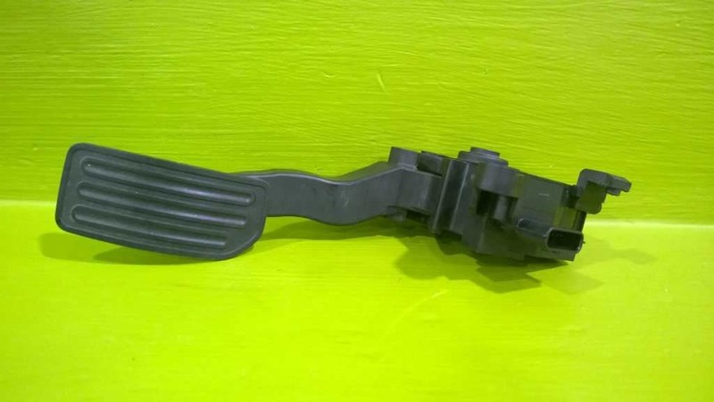 12 13 14 15 16 17 18 19 VERSA SDN GAS ACCELERATOR PEDAL OEM 3651-12