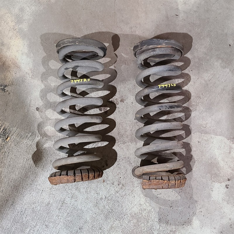 99-04 Ford Mustang Front Suspension Coil Springs Pair Aa7447