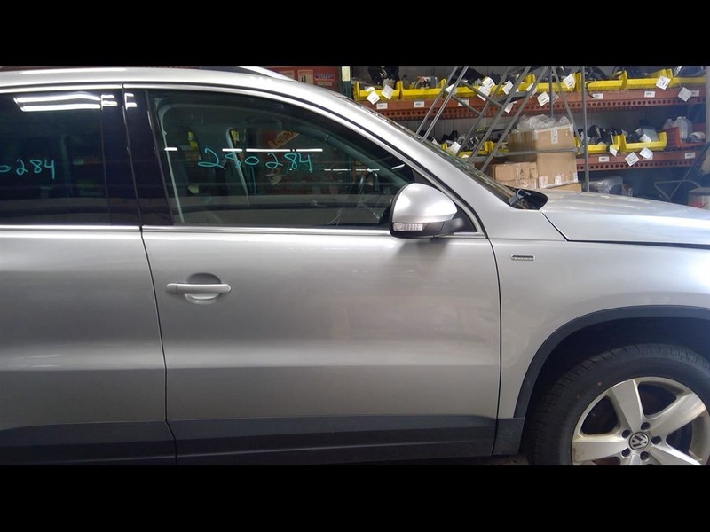 Passenger Right Front Door Electric Fits 09-17 TIGUAN 1632931