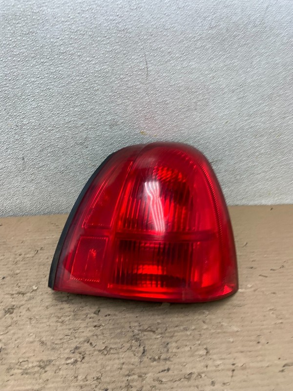 2003 to 2011 Lincoln Town Car Right Passenger Rh Tail Light AA9821 LK
