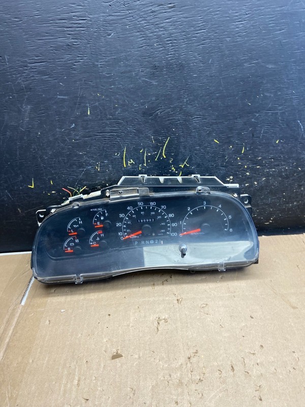 1999 - 2001 Ford F150 F-150 Speedometer Cluster Gauge Oem AB2028 DG