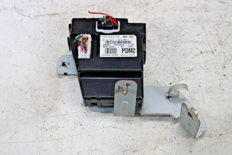 2010-2012 HYUNDAI GENSIS COUPE SUPPLY POWER DISTRIBUTION MODULE OEM 95460-2M101