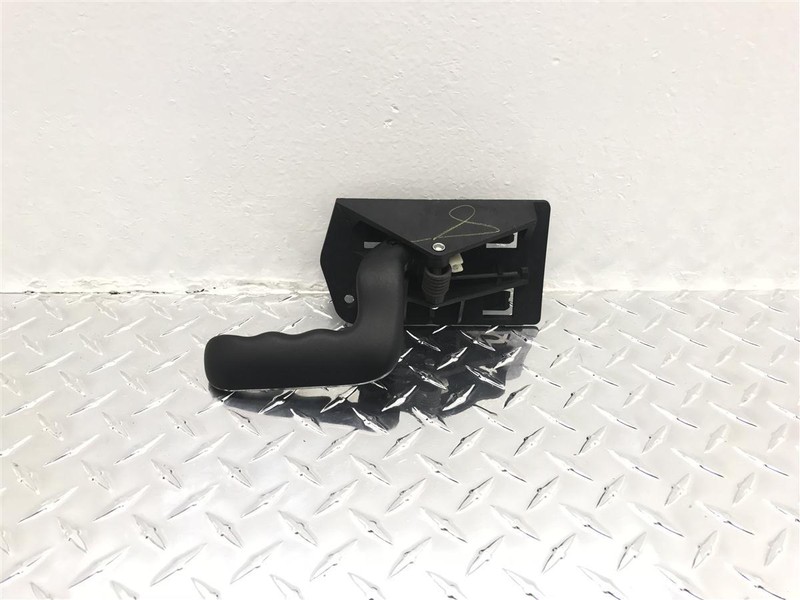 2004 CHEVROLET SILVERADO 1500 DRIVER LEFT INTERIOR DOOR HANDLE OEM