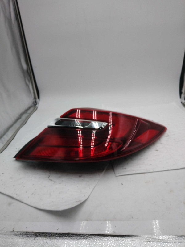 2017 Buick Regal Right Tail Light Assembly White OEM 710772 Used 68K Miles