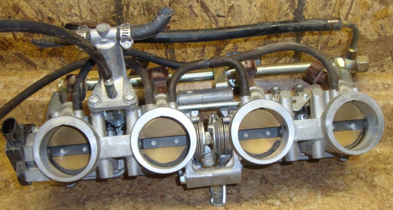 2005 Honda CBR1000RR CBR 1000 RR CBR1000 Fuel Gas Intake Throttle Body Injection