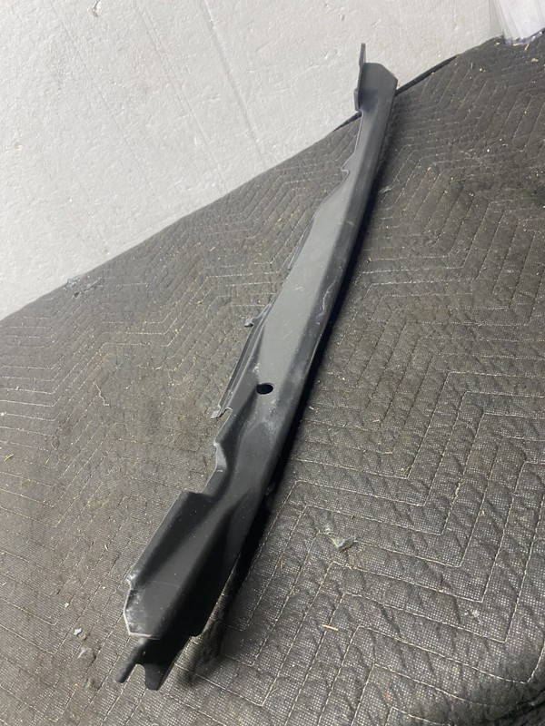 2008 Honda Accord 3.5 EXL Left Upper Fender Trim 74207-TA0A-A000-L OEM