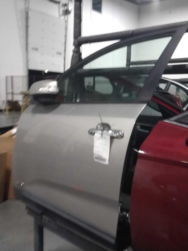 2015 KIA SORENTO Front Left Door SILVER Used 97000 Miles OEM Part 2294956