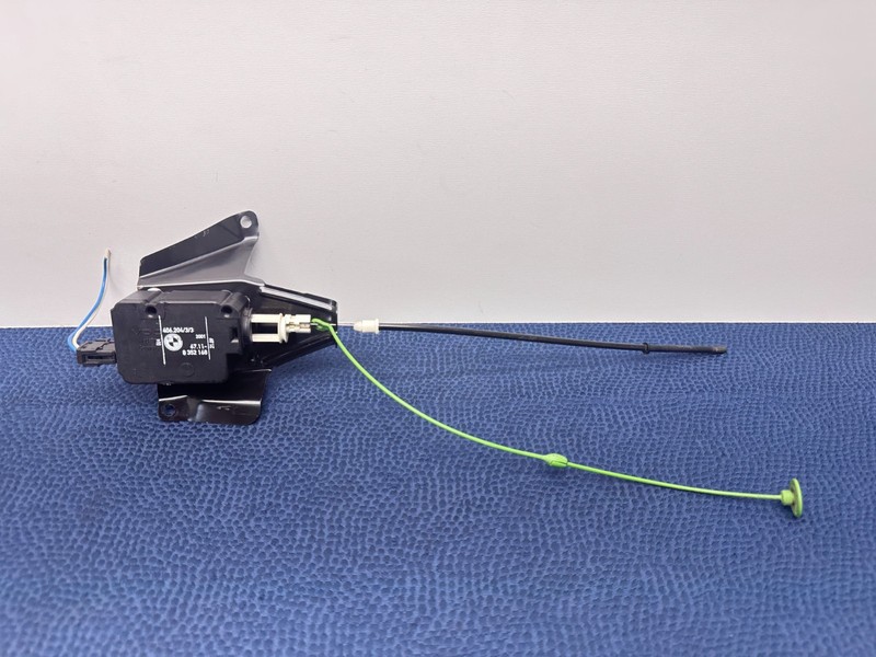 95-03 BMW Jaguar XJ8 E38 E39 Vanden Plas Fuel Gas Door Lock Release Actuator OEM